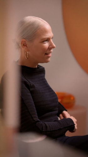 in talks faye toogood.00 08 22 06.still010